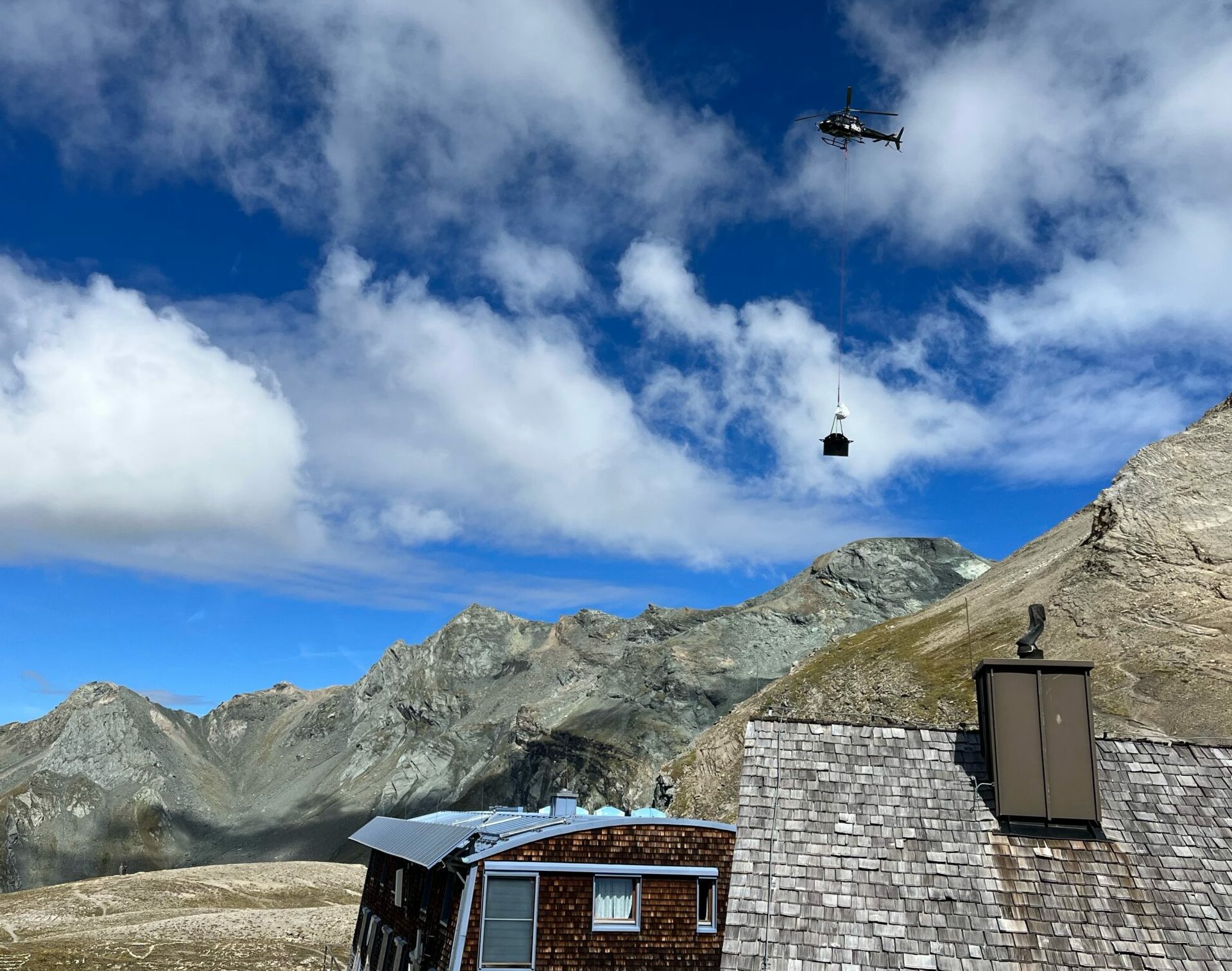 Materialtransport mit Hubschrauber